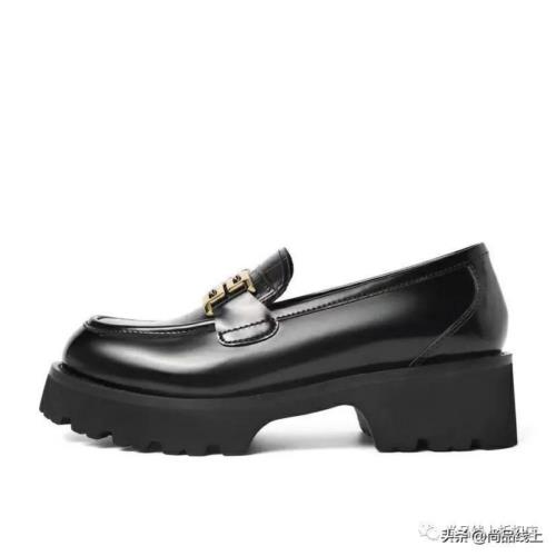 超模的时髦感还得是刘雯！大表姐同款「百丽」马丁靴，韩系复古插图31